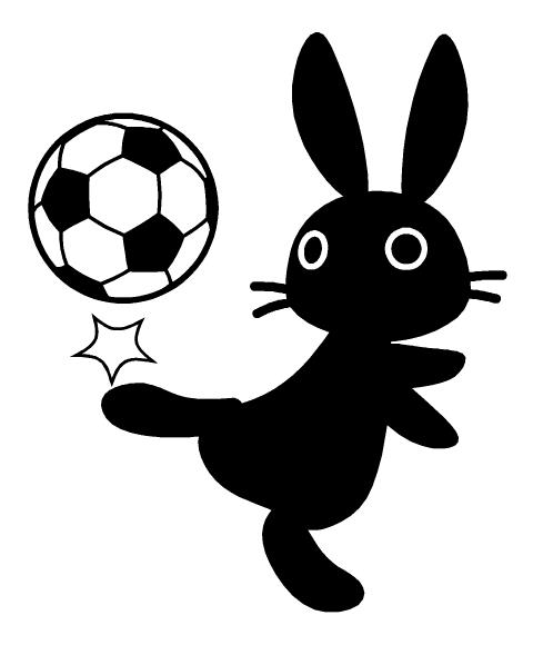 サッカーボールで遊ぶ黒うさぎイラスト素材 | サッカーとウサギ